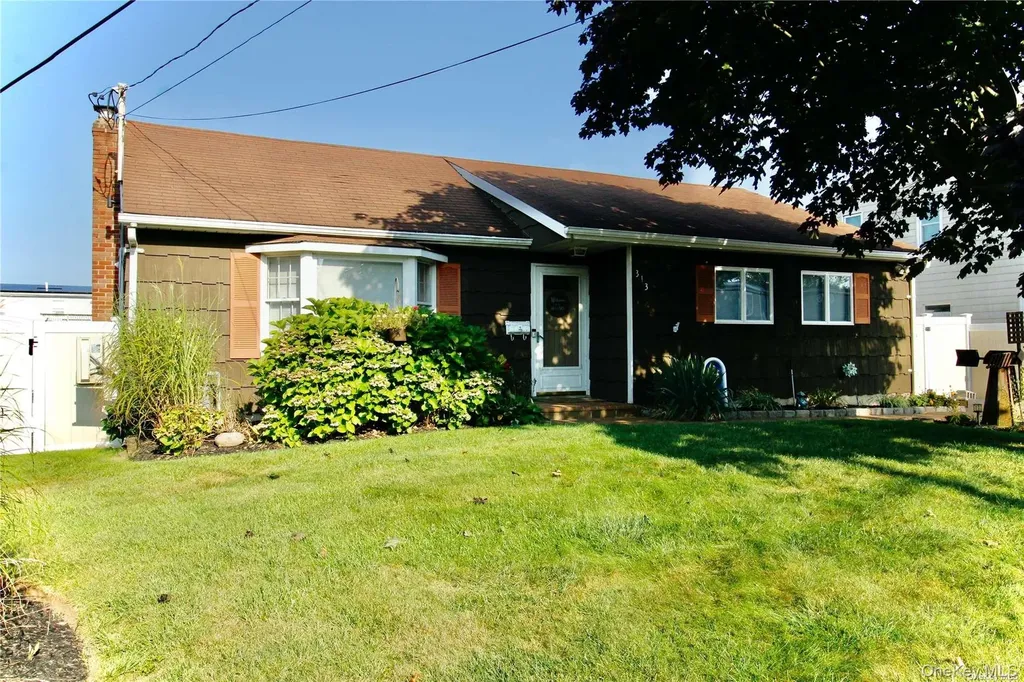 313 West Drive Copiague NY 11726
