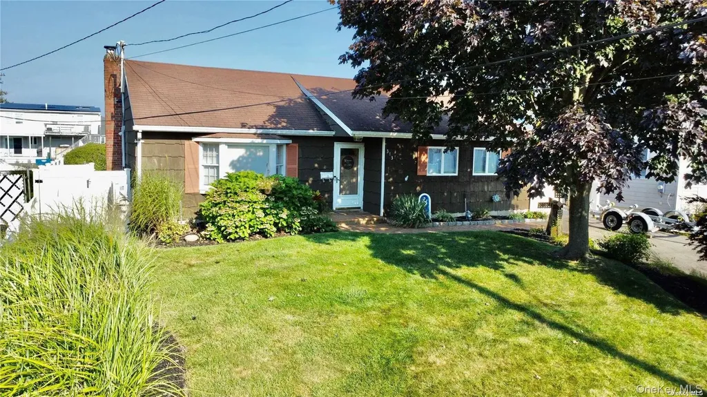 313 West Drive Copiague NY 11726