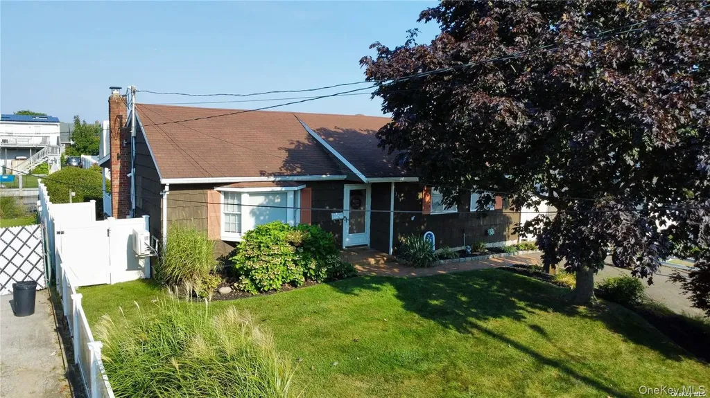 313 West Drive Copiague NY 11726