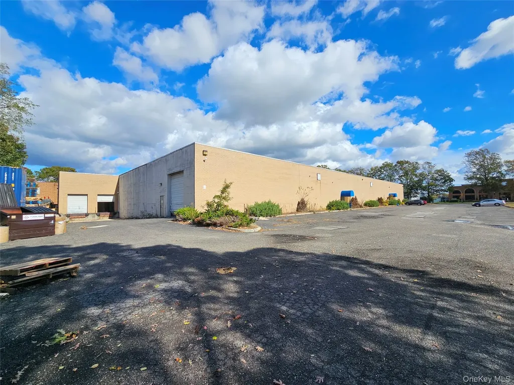200 Knickerbocker Avenue Bohemia NY 11716