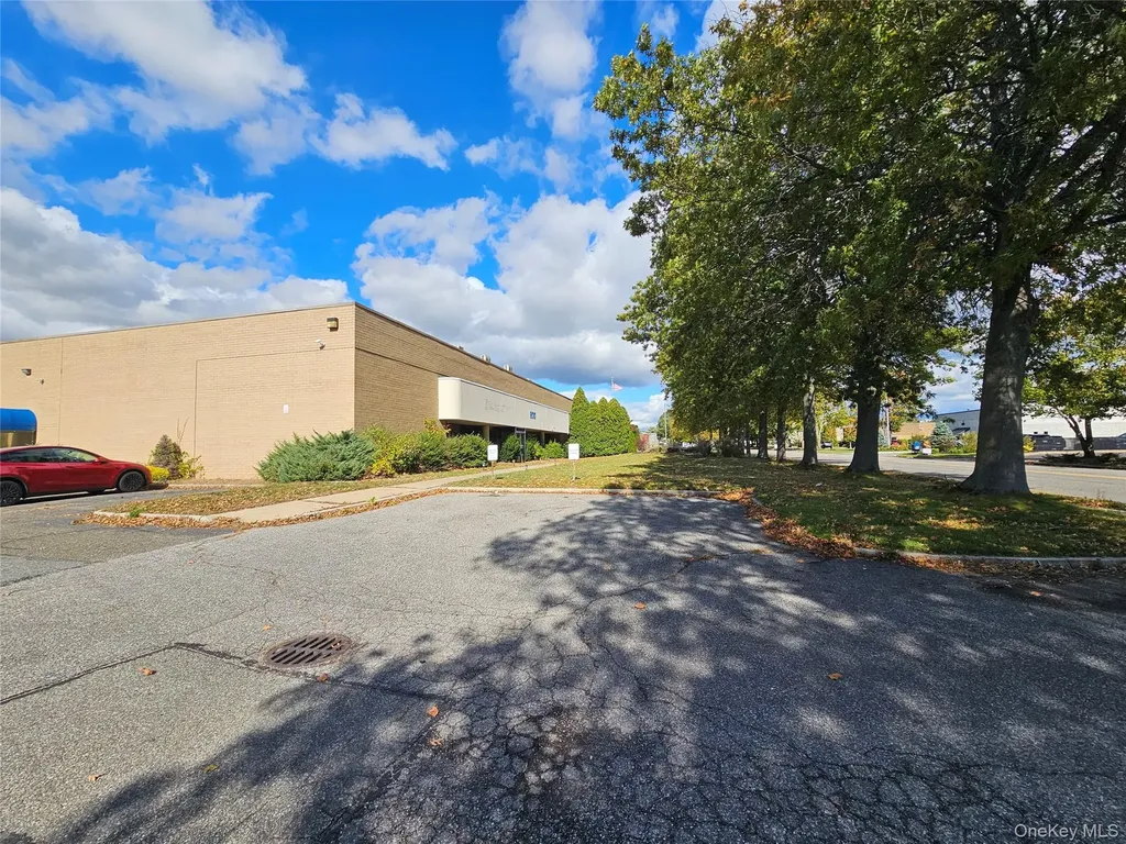 200 Knickerbocker Avenue Bohemia NY 11716
