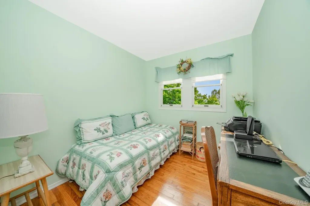 10 Argonne Road W Hampton Bays NY 11946