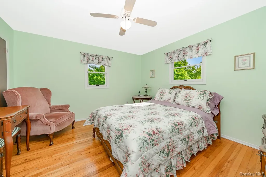 10 Argonne Road W Hampton Bays NY 11946
