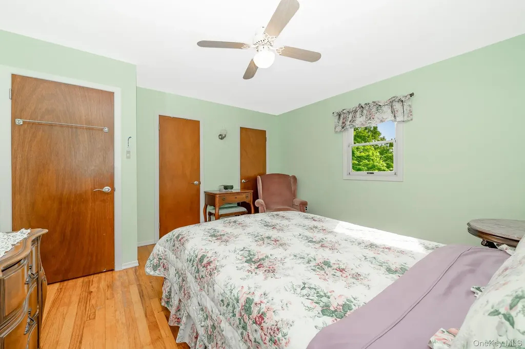 10 Argonne Road W Hampton Bays NY 11946