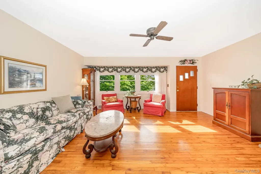 10 Argonne Road W Hampton Bays NY 11946