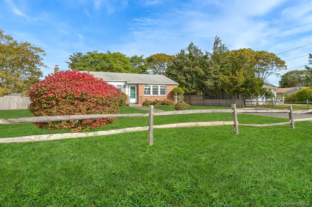 10 Argonne Road W Hampton Bays NY 11946