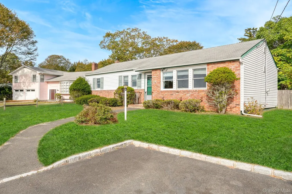 10 Argonne Road W Hampton Bays NY 11946