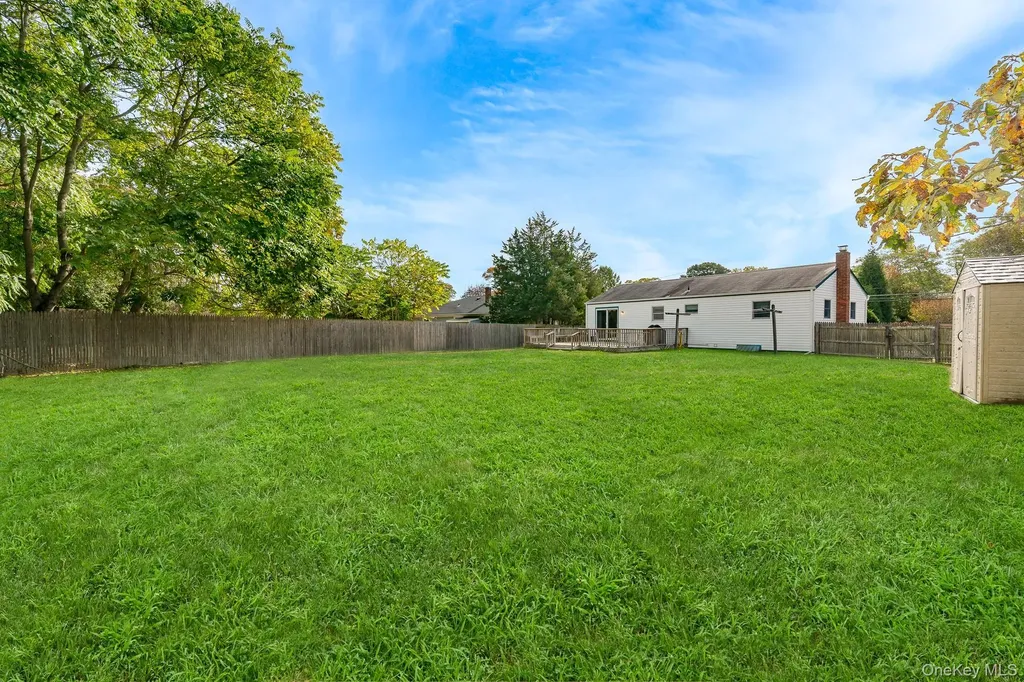 10 Argonne Road W Hampton Bays NY 11946