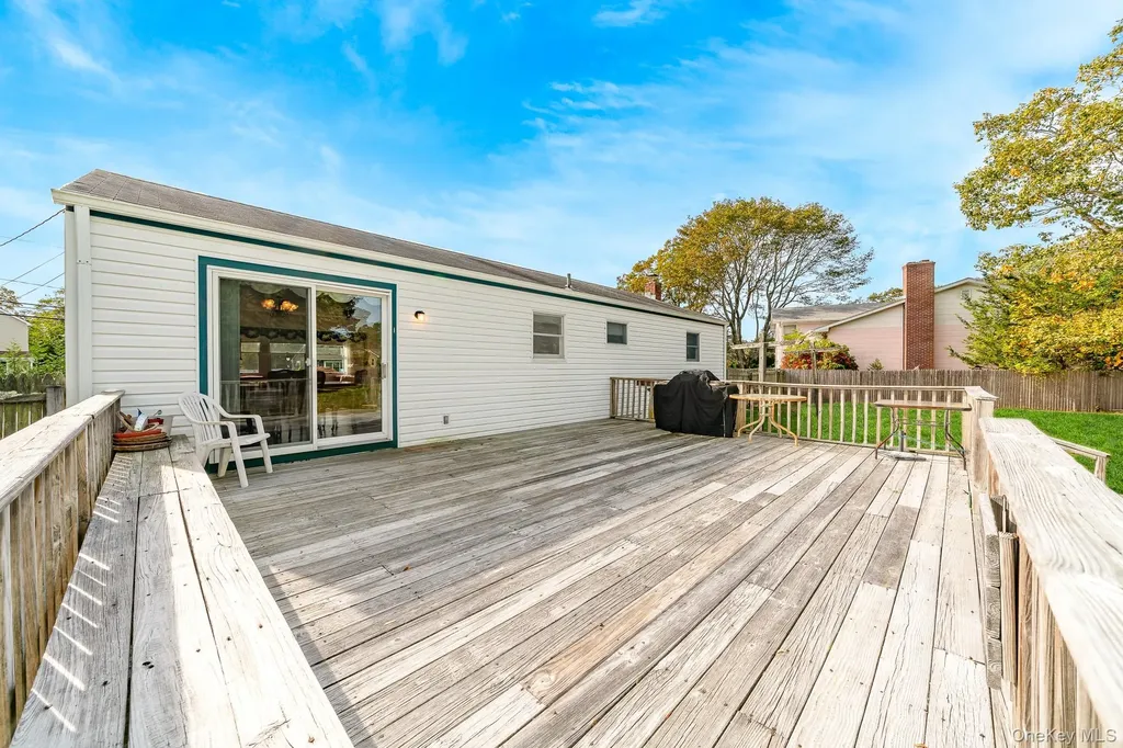 10 Argonne Road W Hampton Bays NY 11946