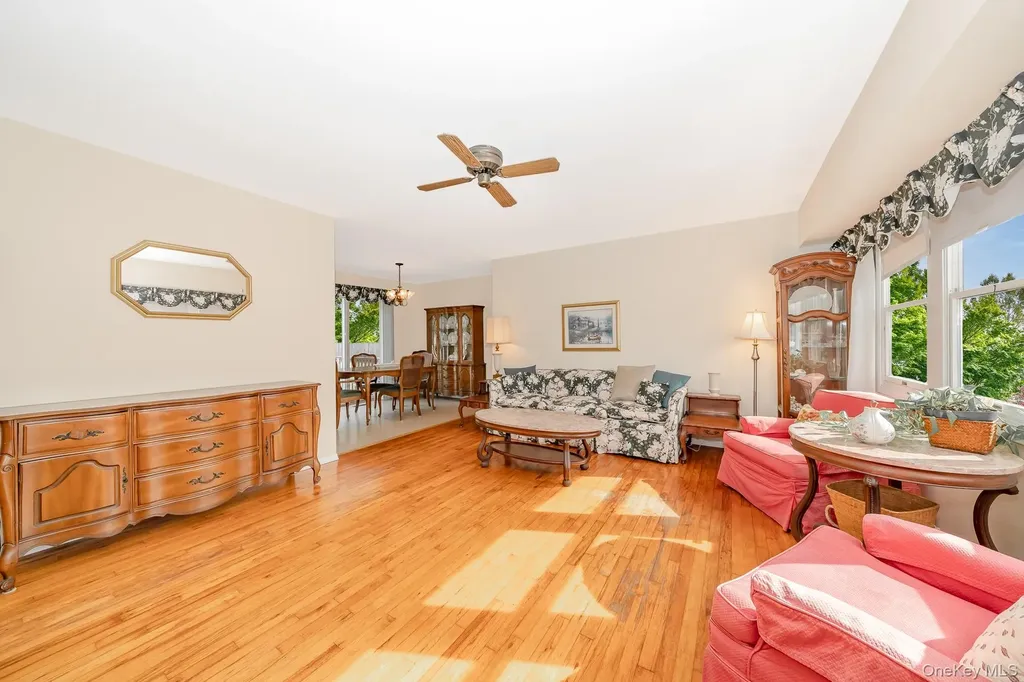 10 Argonne Road W Hampton Bays NY 11946