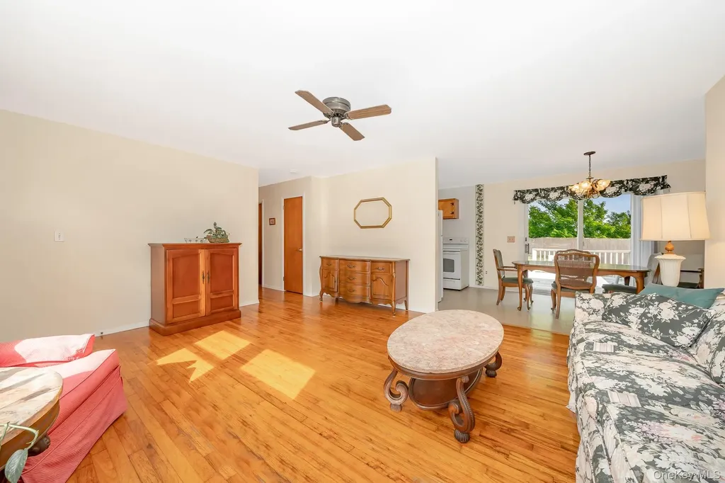 10 Argonne Road W Hampton Bays NY 11946