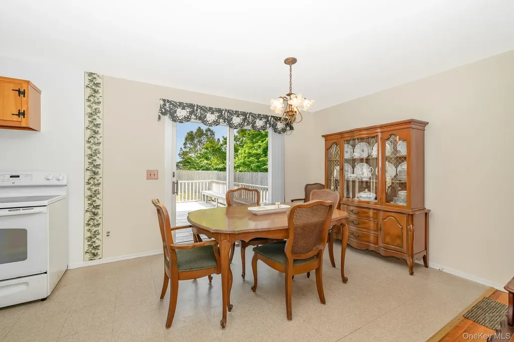 10 Argonne Road W Hampton Bays NY 11946