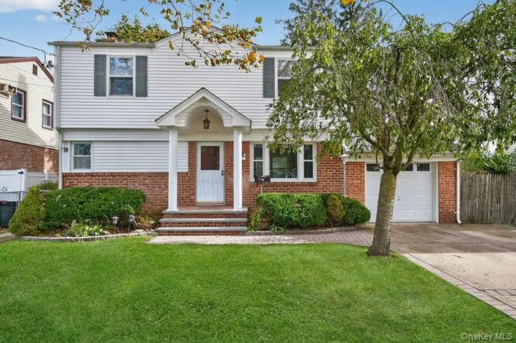 452 Latham Road Mineola NY 11501