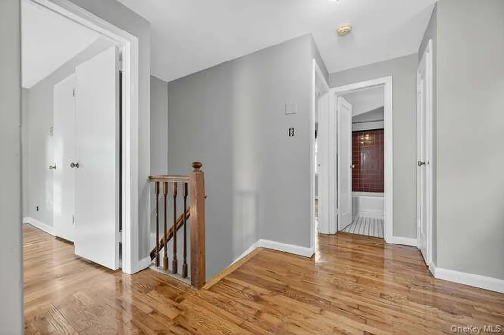 452 Latham Road Mineola NY 11501