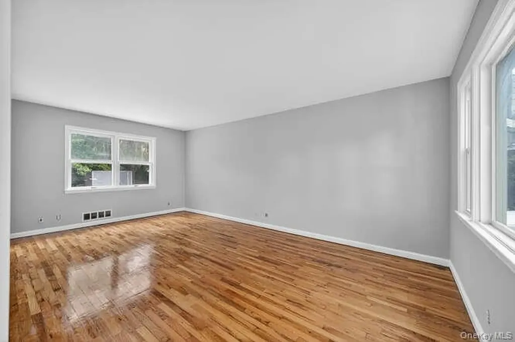 452 Latham Road Mineola NY 11501