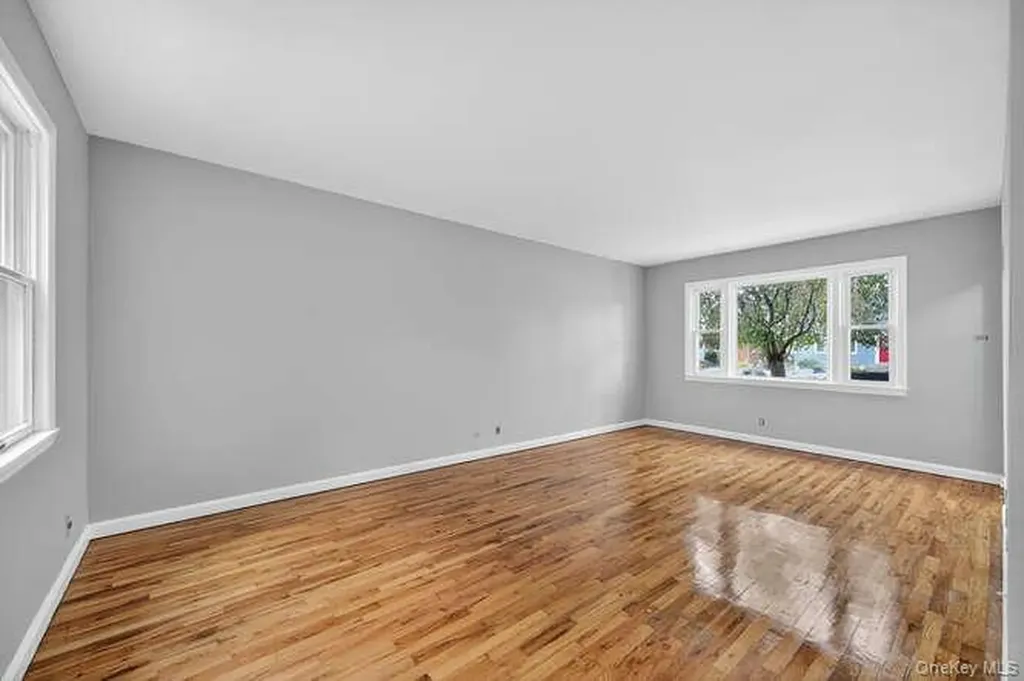 452 Latham Road Mineola NY 11501