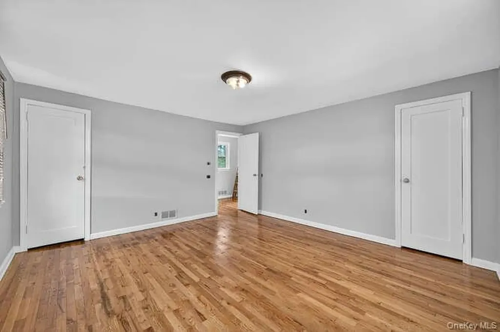 452 Latham Road Mineola NY 11501