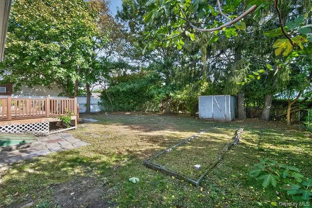 452 Latham Road Mineola NY 11501