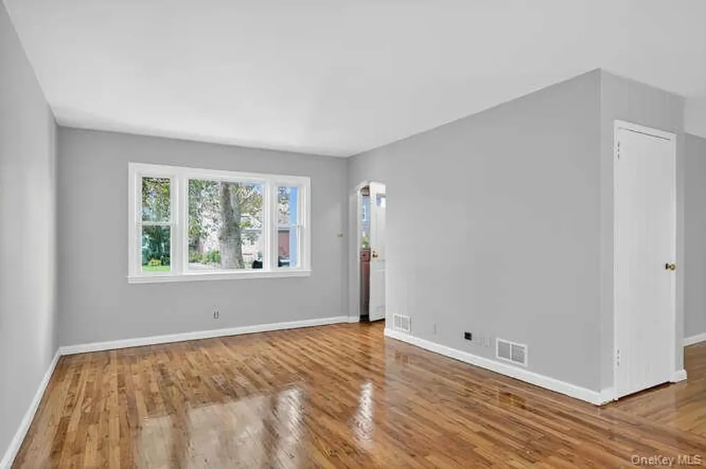452 Latham Road Mineola NY 11501