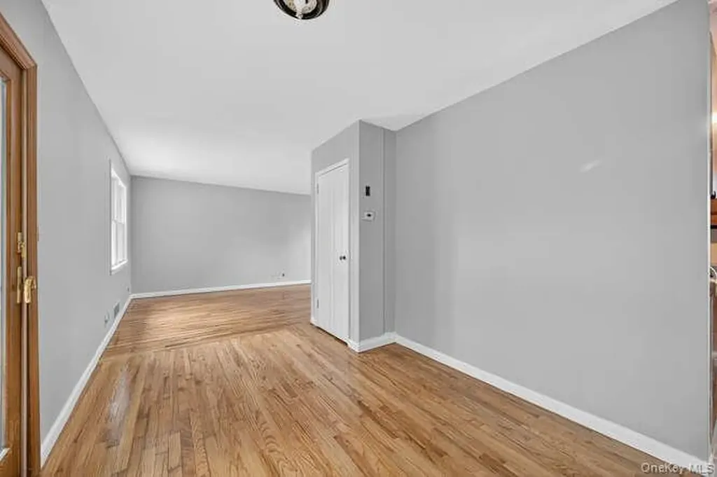 452 Latham Road Mineola NY 11501