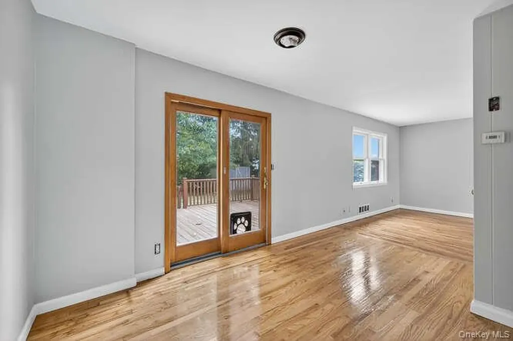 452 Latham Road Mineola NY 11501