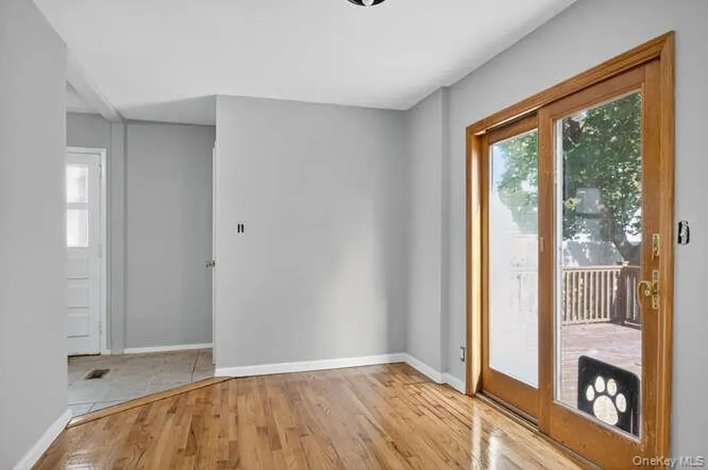 452 Latham Road Mineola NY 11501