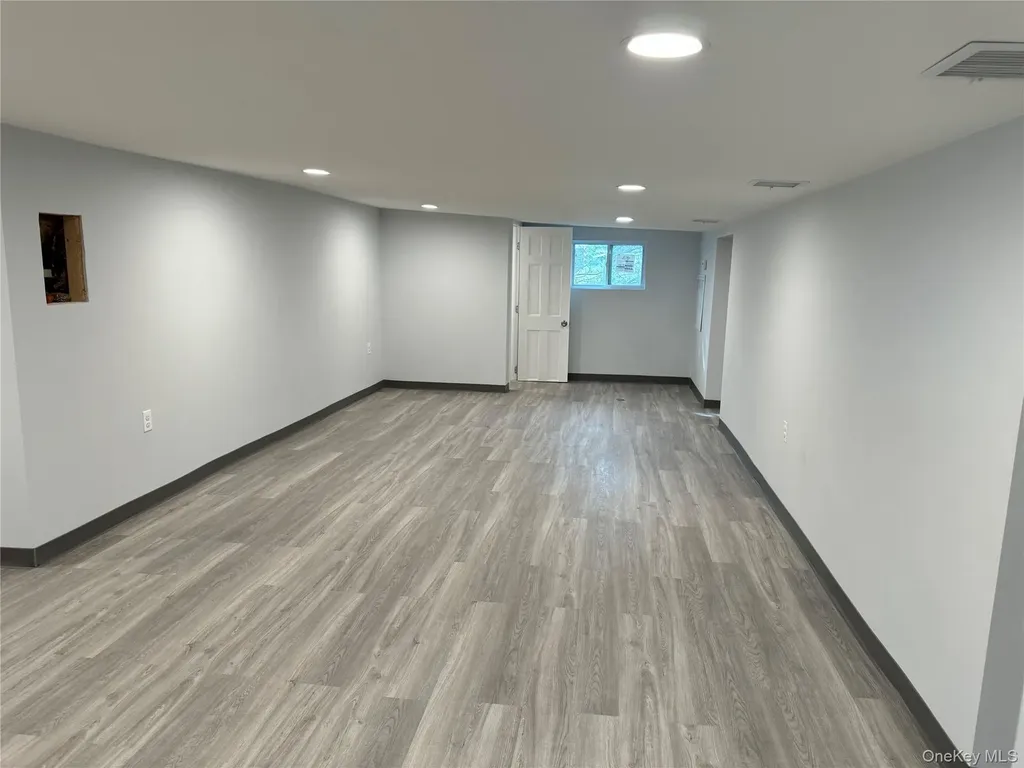 1285 Montauk Copiague NY 11726