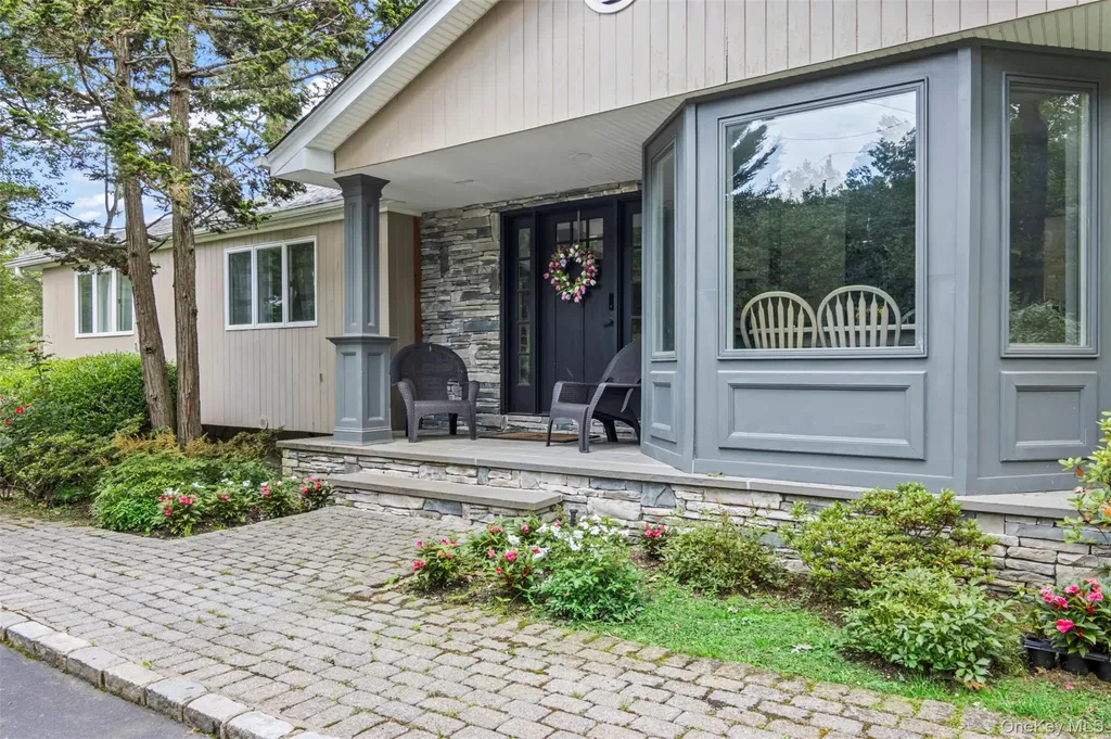 17 Plane Tree Lane Dix Hills NY 11746