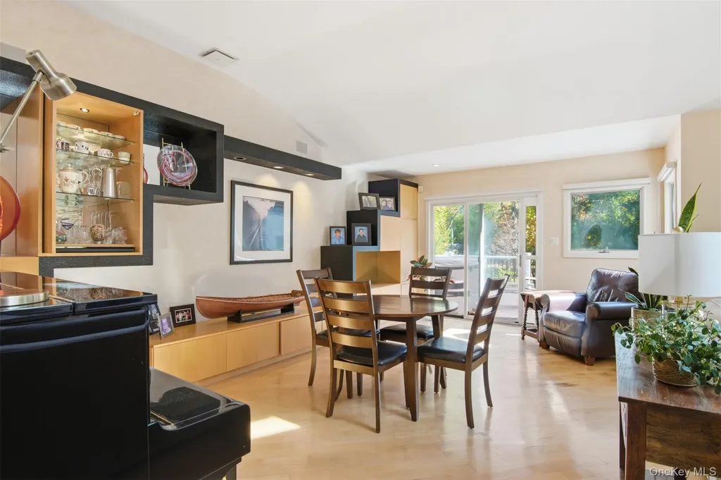 17 Plane Tree Lane Dix Hills NY 11746