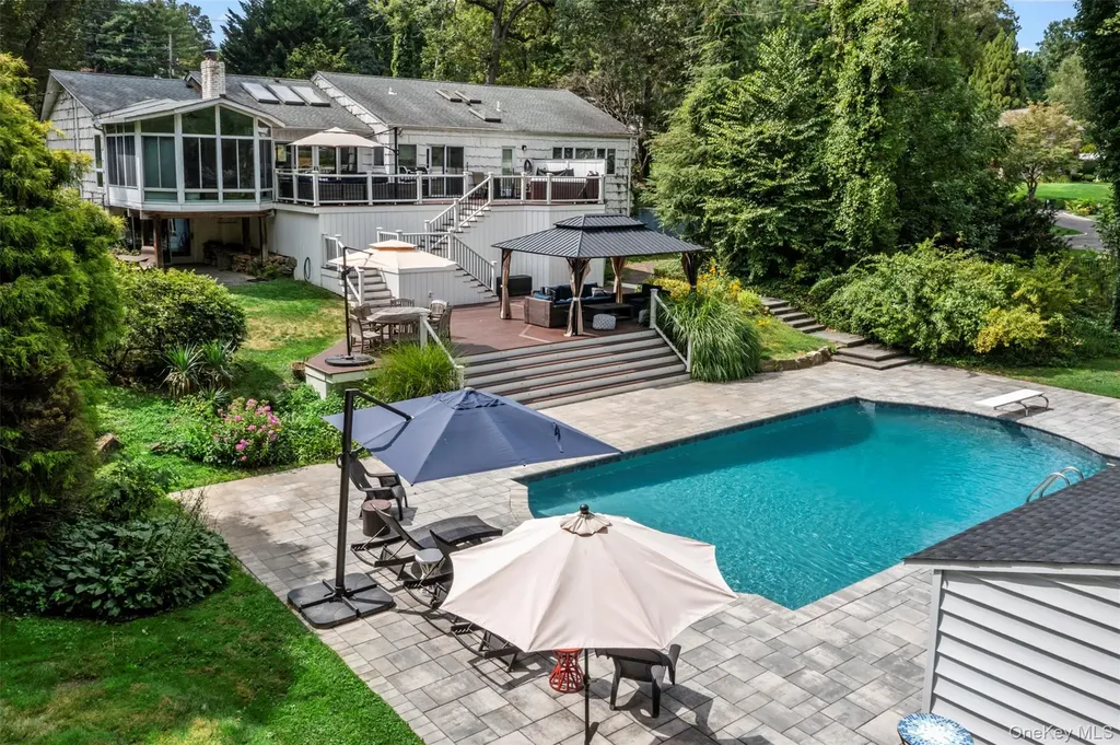 17 Plane Tree Lane Dix Hills NY 11746
