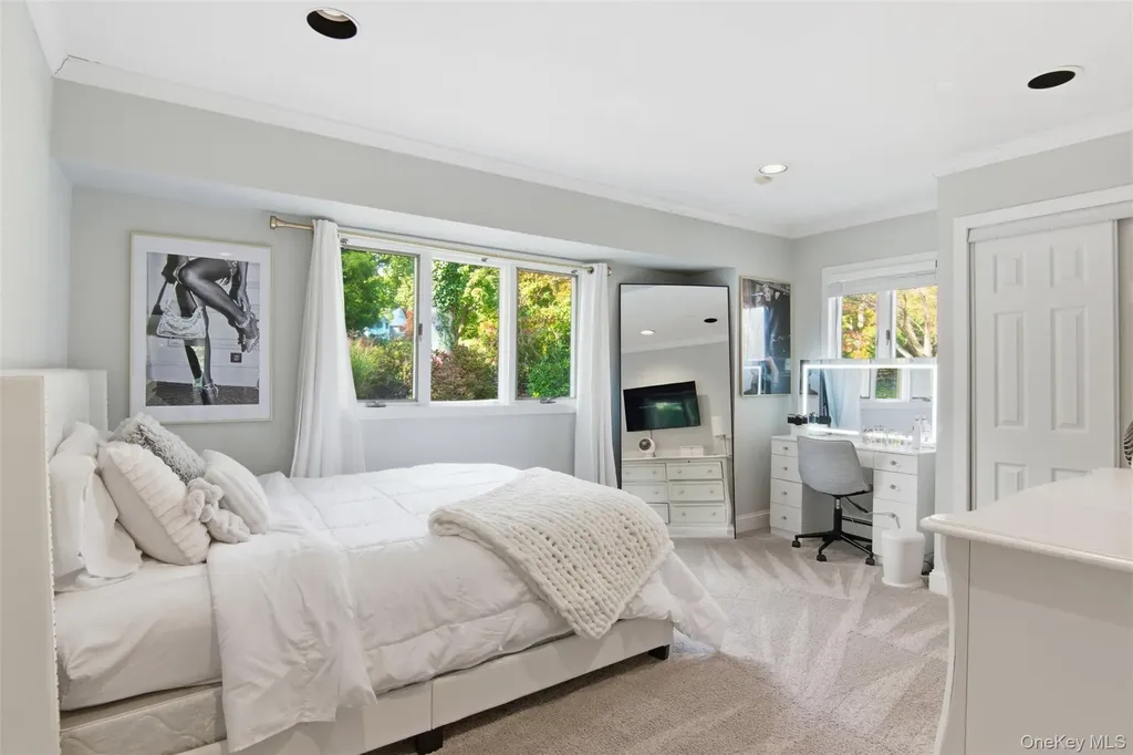 17 Plane Tree Lane Dix Hills NY 11746