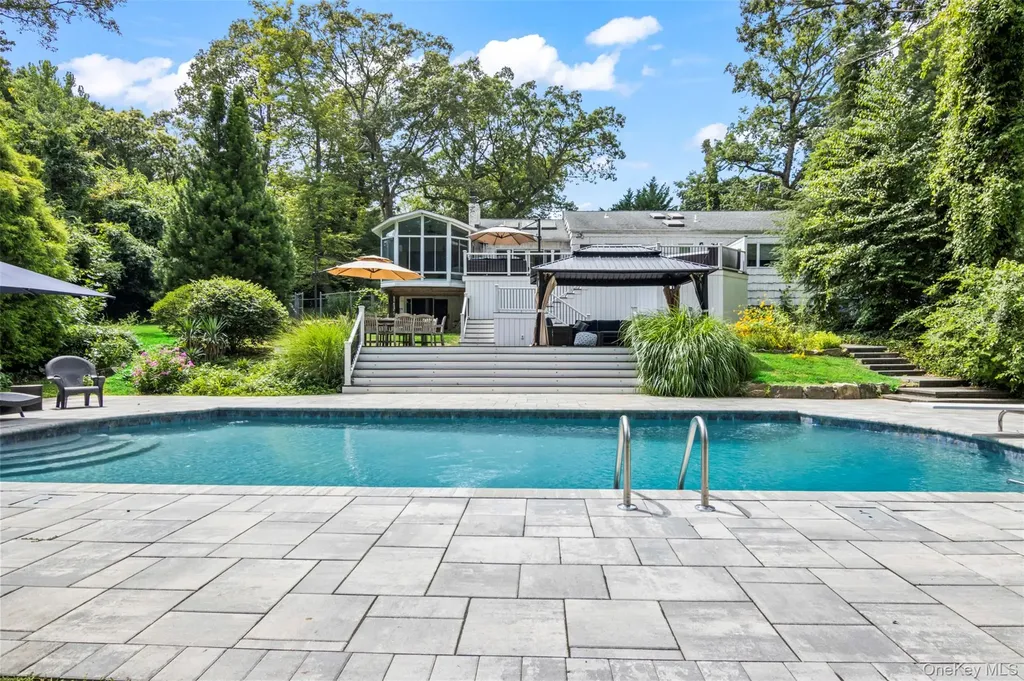 17 Plane Tree Lane Dix Hills NY 11746