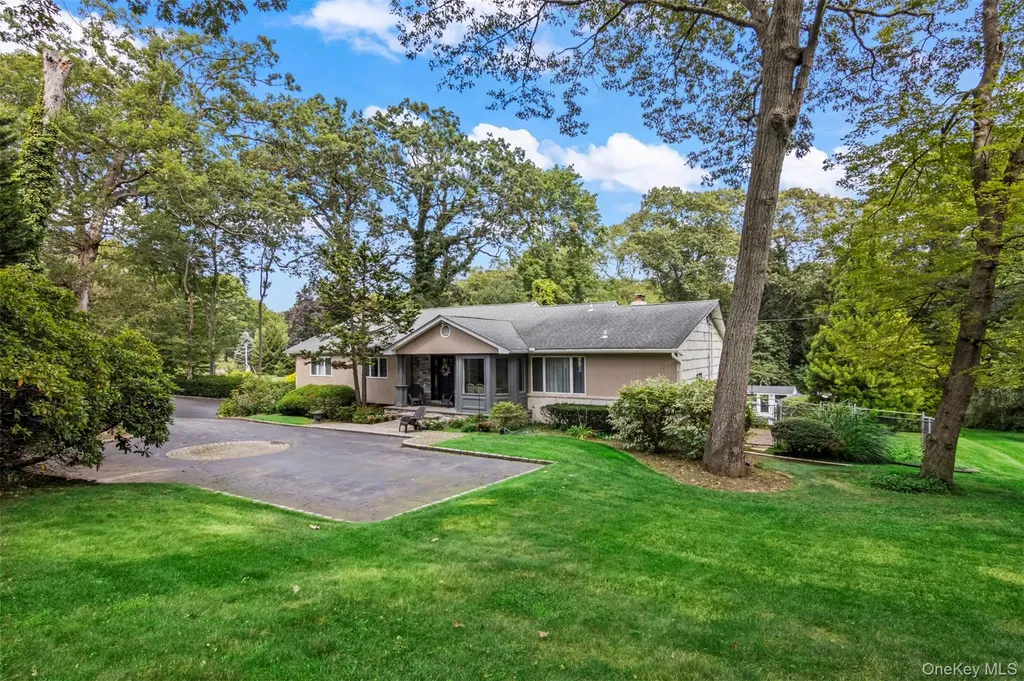 17 Plane Tree Lane Dix Hills NY 11746