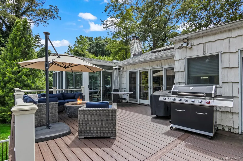 17 Plane Tree Lane Dix Hills NY 11746