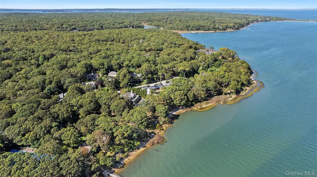 35 Springwood Way East Hampton NY 11937