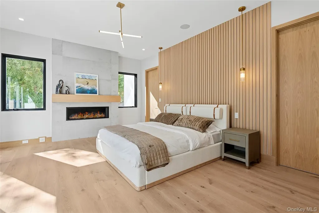 35 Springwood Way East Hampton NY 11937