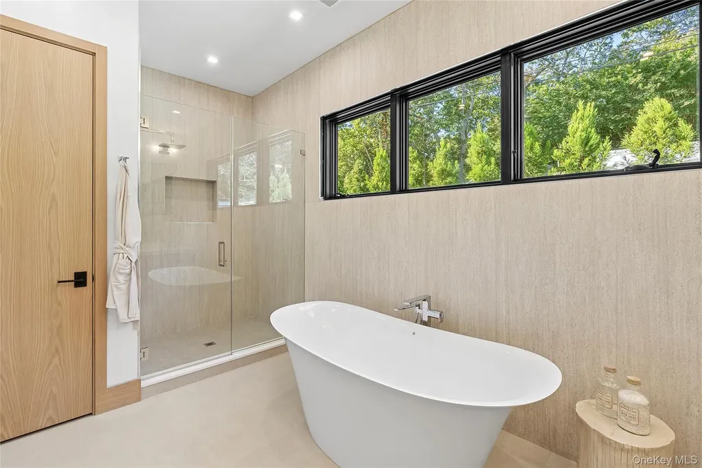 35 Springwood Way East Hampton NY 11937