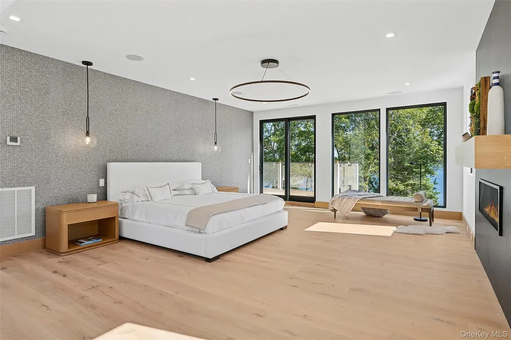 35 Springwood Way East Hampton NY 11937