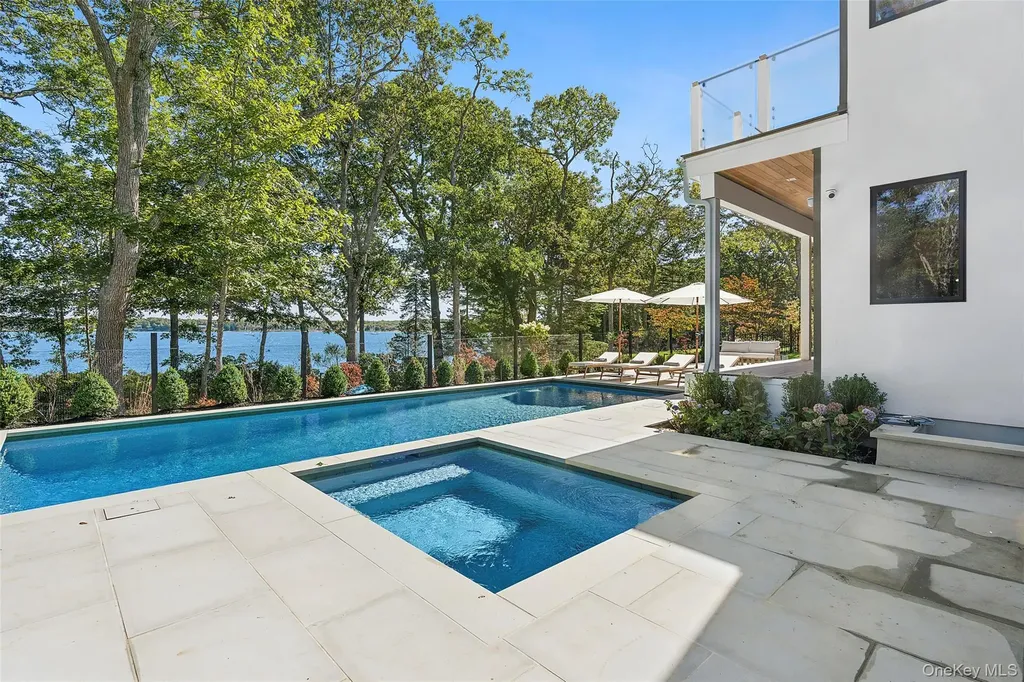 35 Springwood Way East Hampton NY 11937