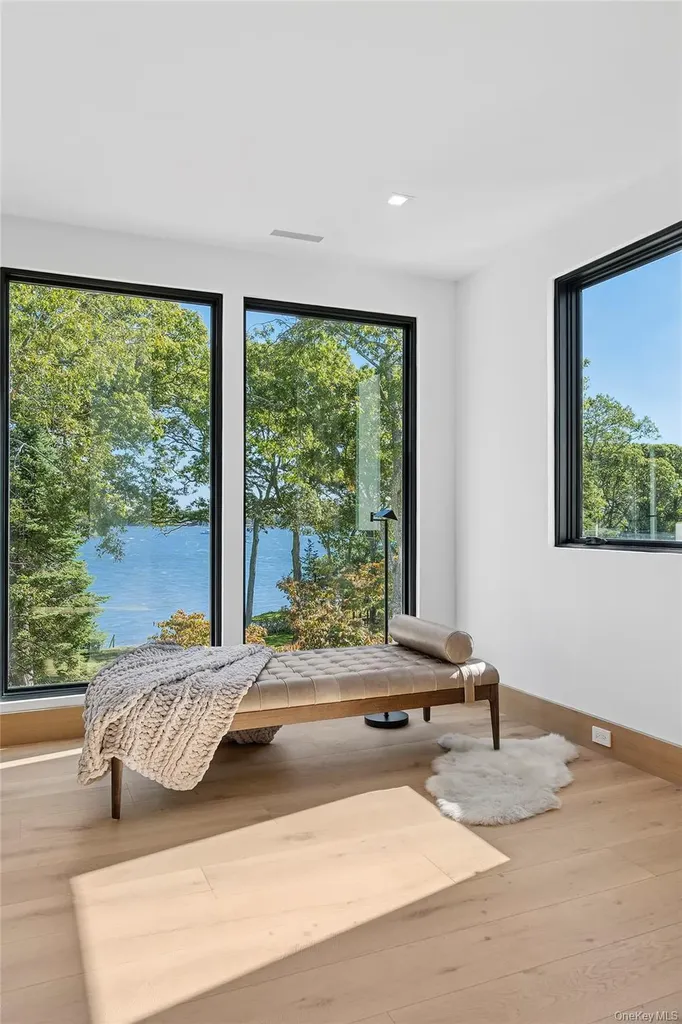 35 Springwood Way East Hampton NY 11937