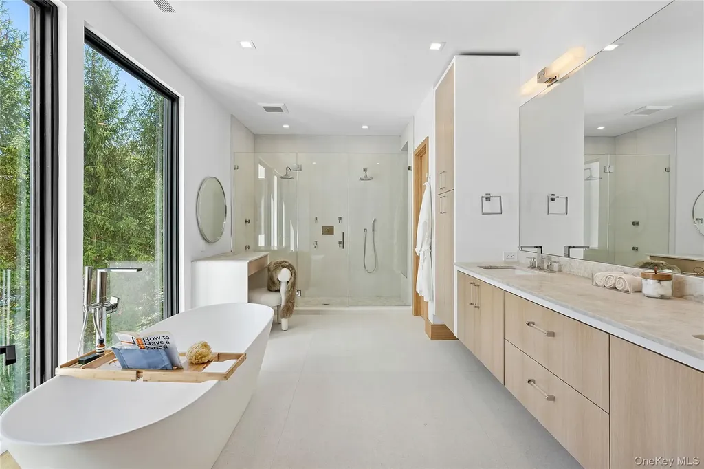 35 Springwood Way East Hampton NY 11937