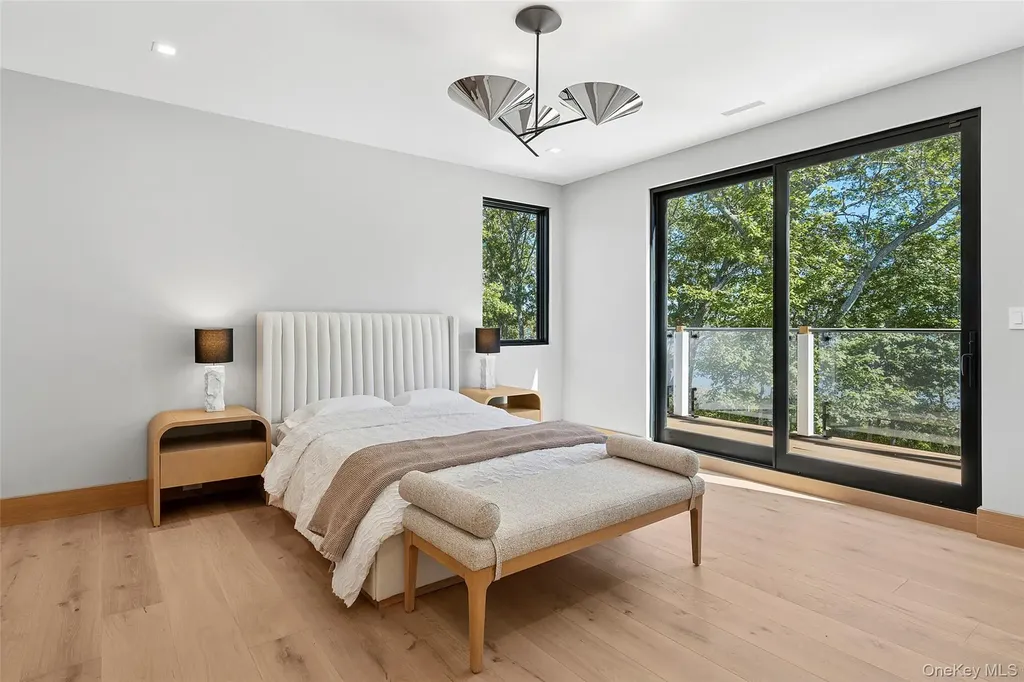 35 Springwood Way East Hampton NY 11937