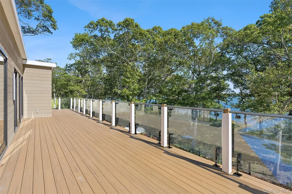 35 Springwood Way East Hampton NY 11937