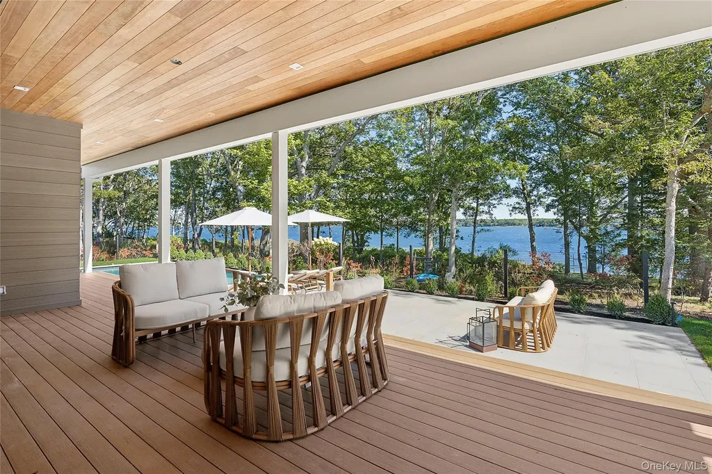 35 Springwood Way East Hampton NY 11937