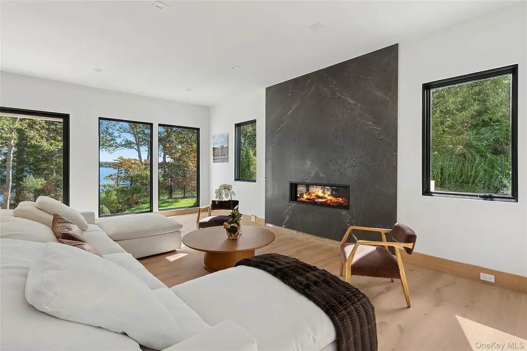 35 Springwood Way East Hampton NY 11937