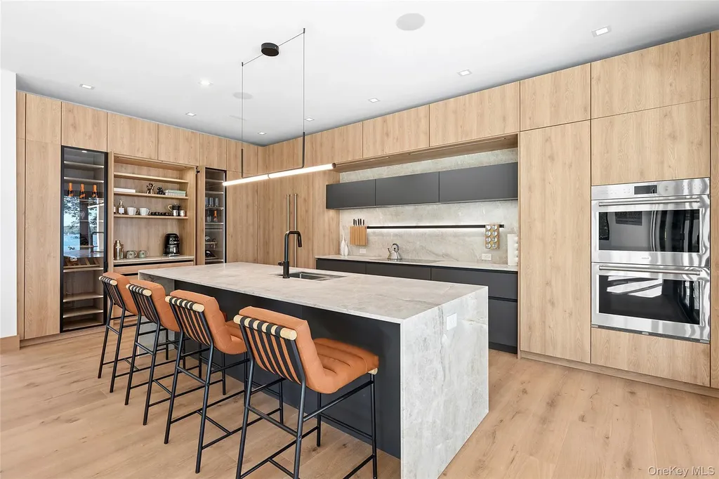 35 Springwood Way East Hampton NY 11937