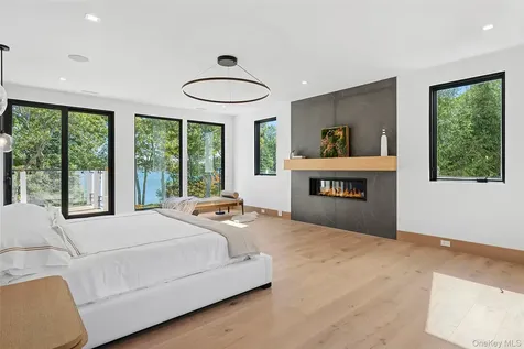 35 Springwood Way East Hampton NY 11937