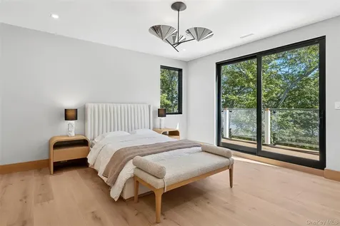 35 Springwood Way East Hampton NY 11937