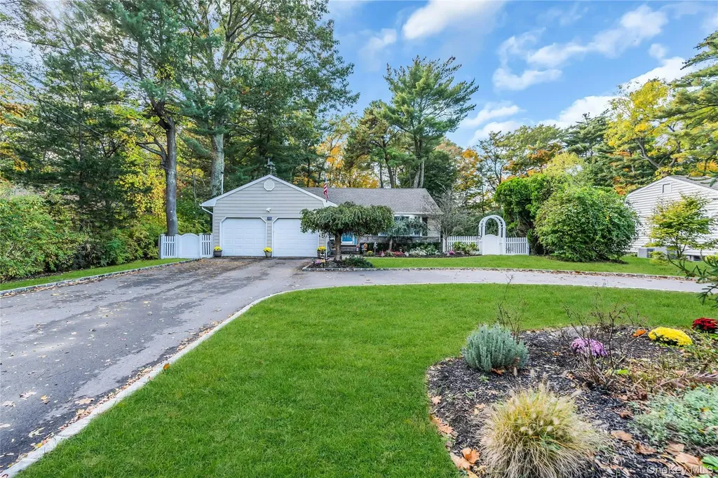 72 Mount Pleasant Road Smithtown NY 11787