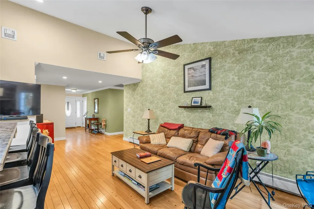 72 Mount Pleasant Road Smithtown NY 11787